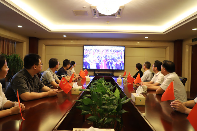 1常運集團公司領導和管理人員一起收看紀念中國人民抗日戰爭暨世界反法西斯戰爭勝利80周年閱兵式直播1