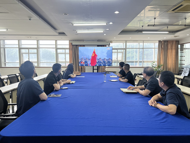 5常運供應鏈組織職工觀看紀念中國人民抗日戰爭暨世界反法西斯戰爭勝利80周年閱兵式直播2_副本